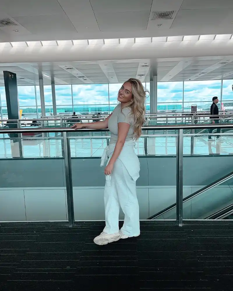 Comfy Airport Outfits