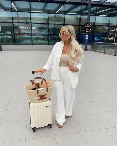 Comfy Airport Outfits for Effortless Travel Style