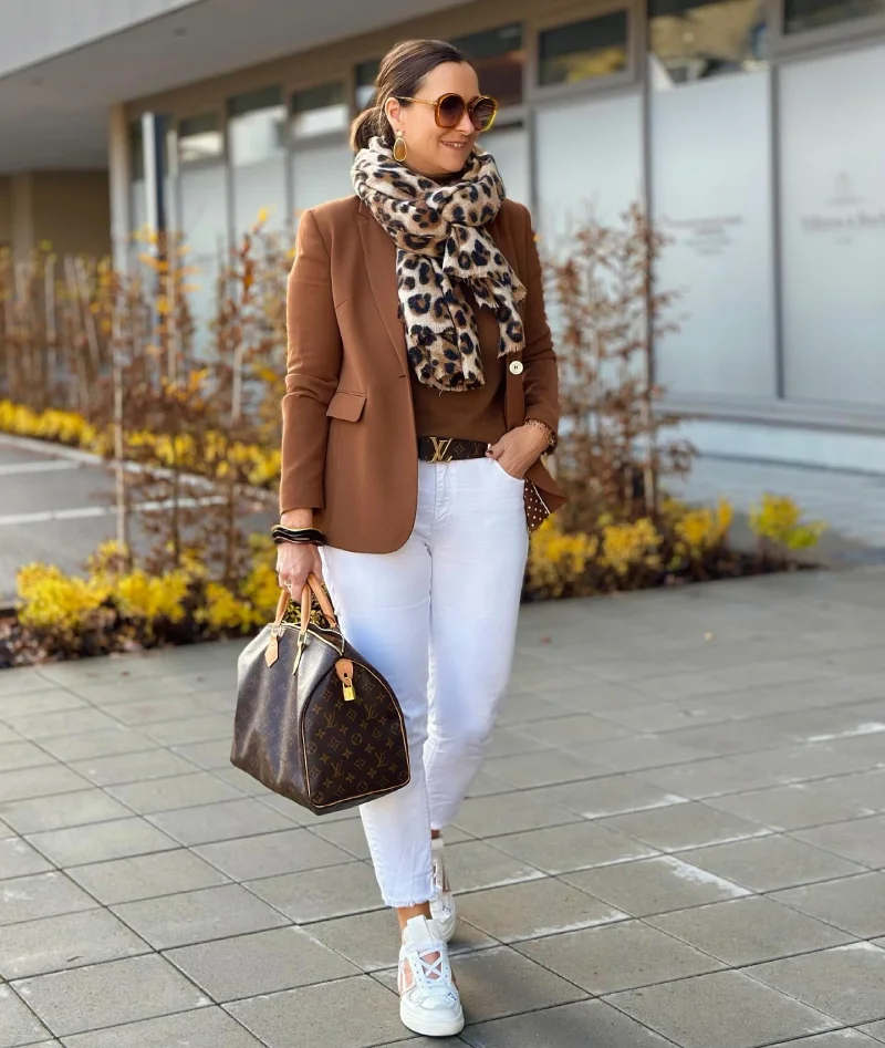 white pants outfit